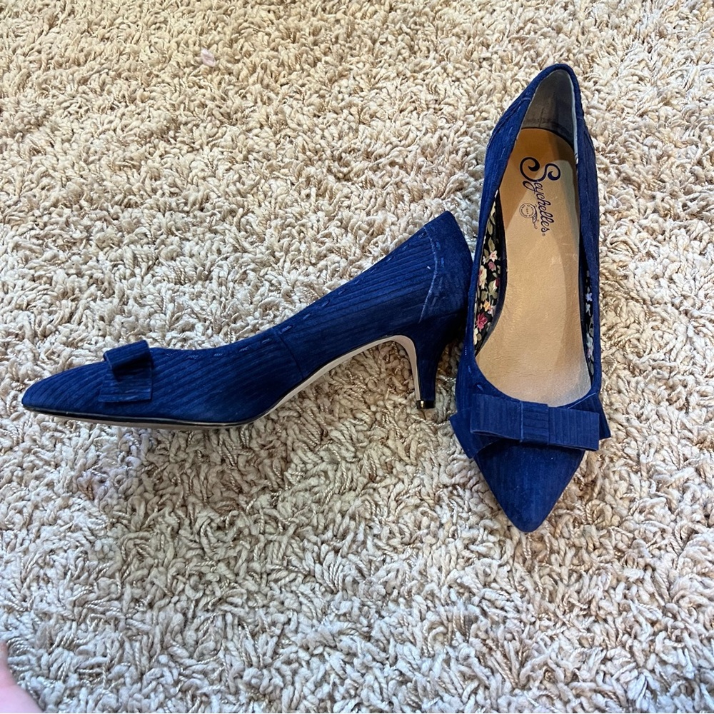 Seychelles Leather Kitten Heel Navy Blue Bow Pointed-Toe Shoes, size 8.5/9 GUC